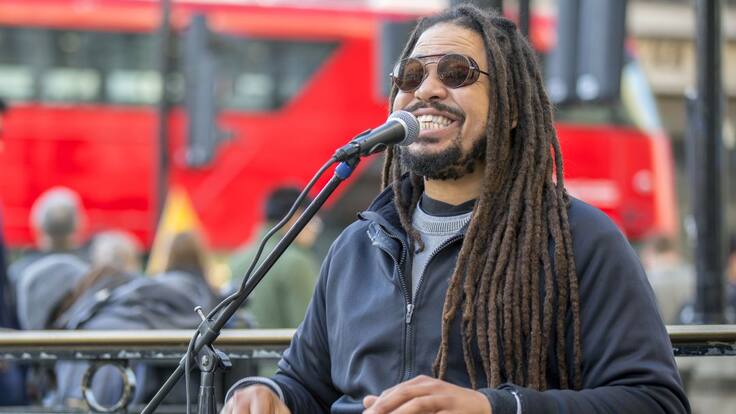 Un estudio confirma que lo que daña el cerebro es escuchar reggae, no fumar marihuana