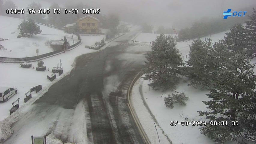 Nieve en el Puerto de Cotos en la sierra madrileña