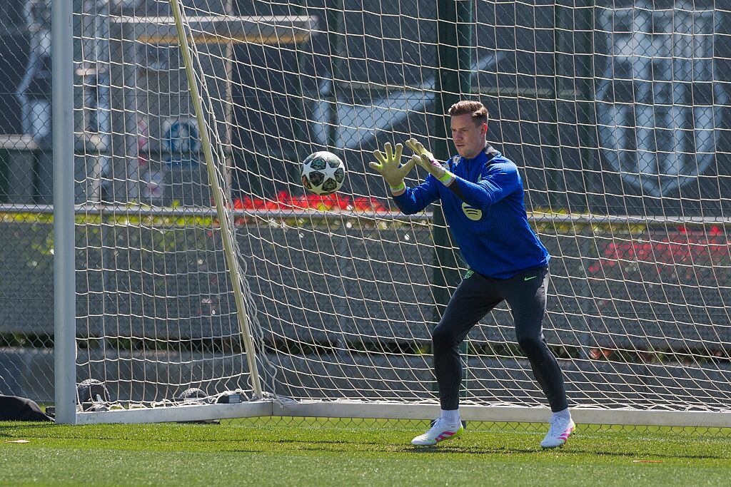 Ter Stegen entrenando en la previa del Real Valladolid-FC Barcelona de LaLiga EA Sports.