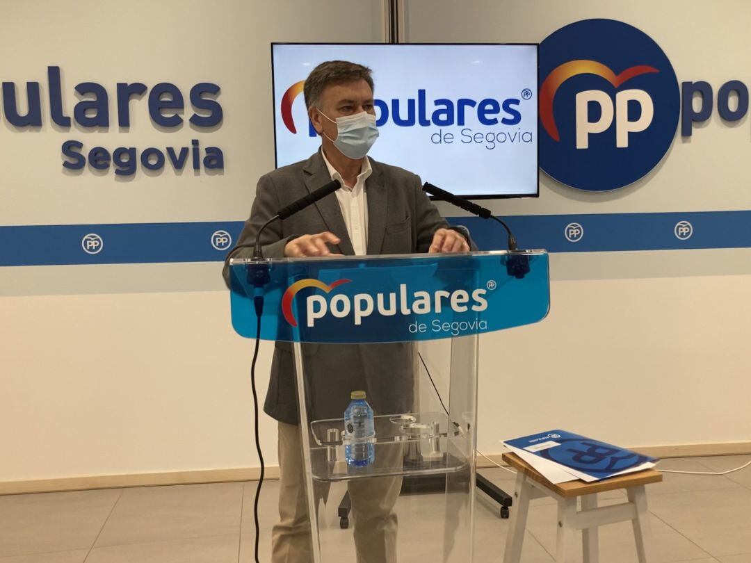 El secretario general del PPCyL, Francisco Vázquez, durante la rueda de prensa.