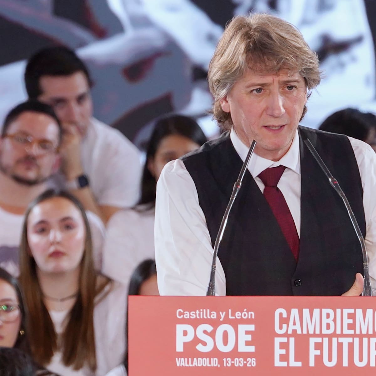 Carlos Martínez (PSOE) rompe las encuestas en Castilla y León y gana dos escaños: "Al lío, que hay partido de vuelta"