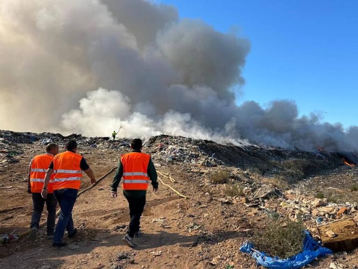 Ayuntamiento de Zamora y Diputación Provincial trabajan en la extinción del incendio del vertedero