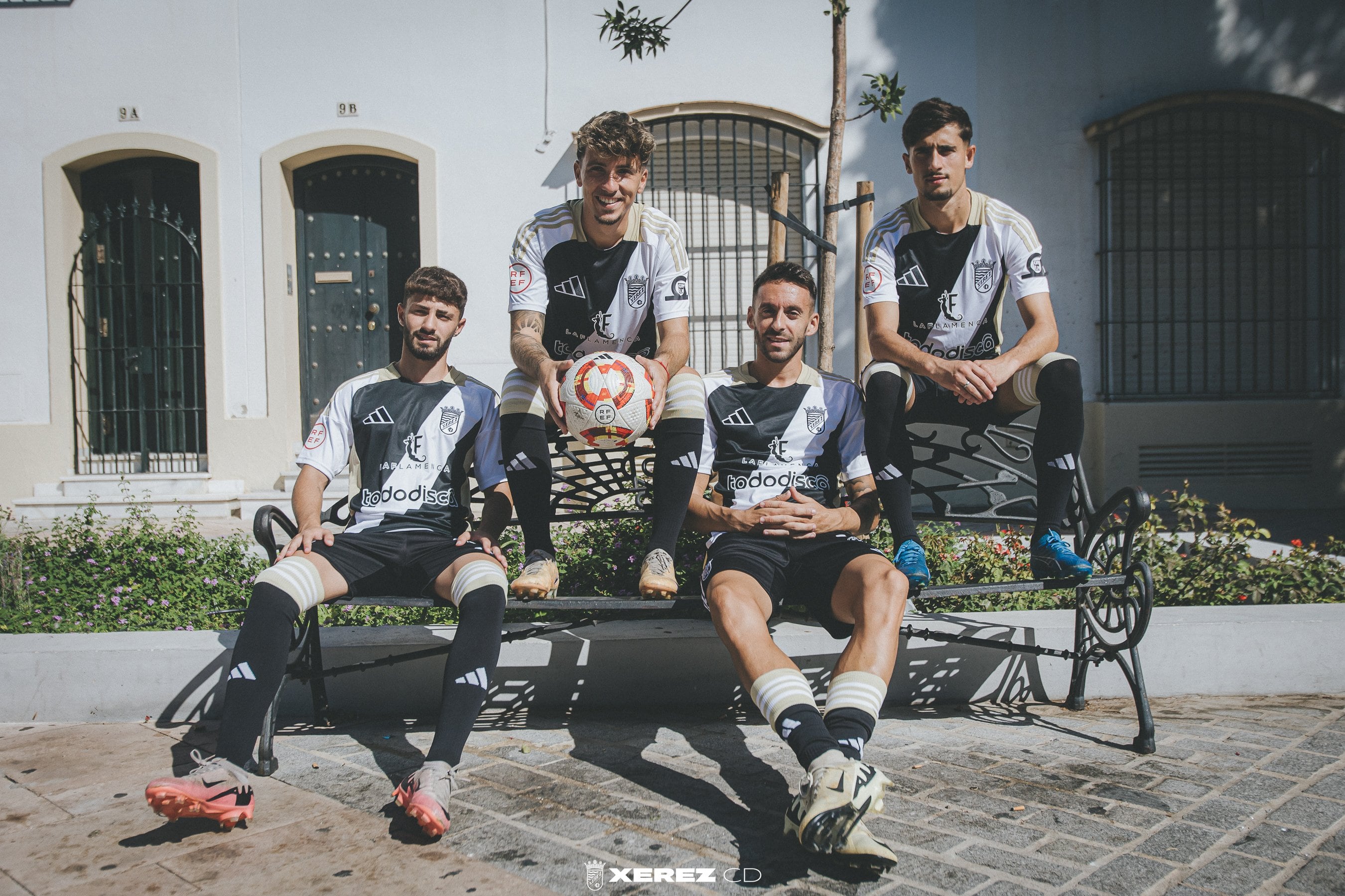 Presentación de la segunda equipación del Xerez CD temporada 24/25