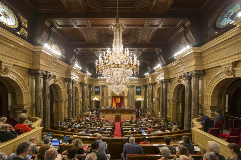 El Parlament de Catalunya, reunit en sessió plenària