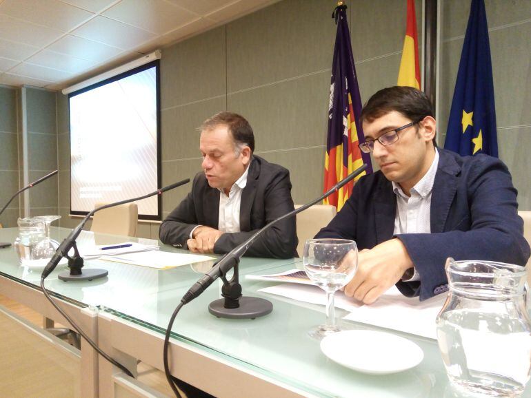 El director general de OCupación, Llorenç Pou, y el Conseller de Trabajo, Iago Negueruela, en una comparencia reciente