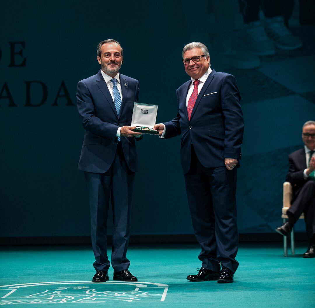 Salvador Guzmán y Francisco Ortiz en representación del IES y la Fundación Aguilar y Eslava