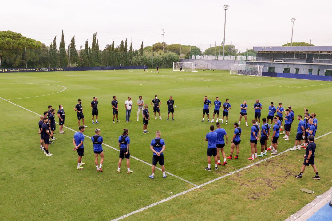 La plantilla del Cádiz ya está de vacaciones de Navidad