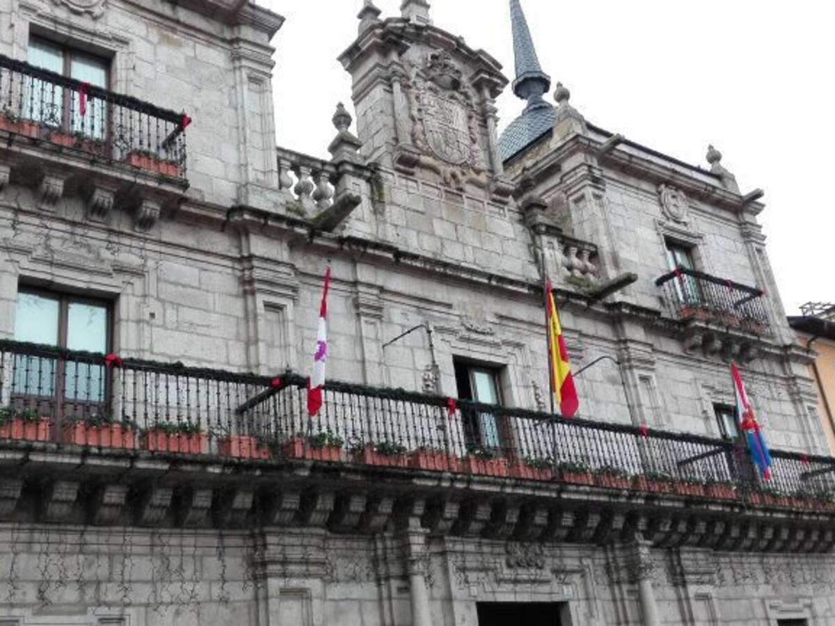 Ponferrada rechaza la gestión directa del TUP propuesta por PSOE y PeC