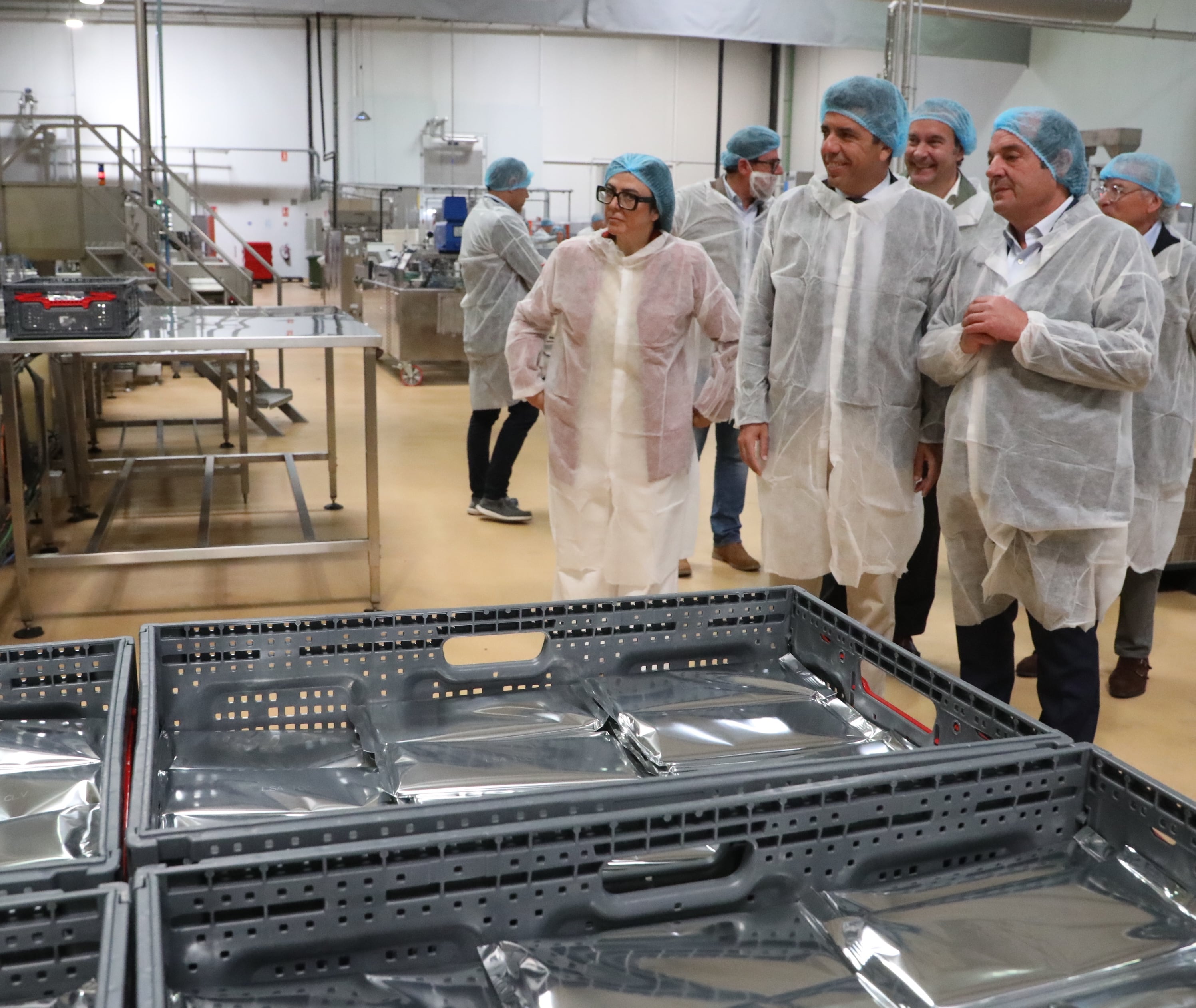 El presidente de la Generalitat Valenciana, Carlos Mazón, visita una empresa alimentaria en el polígono L´Espartal III de Xixona (Alicante)