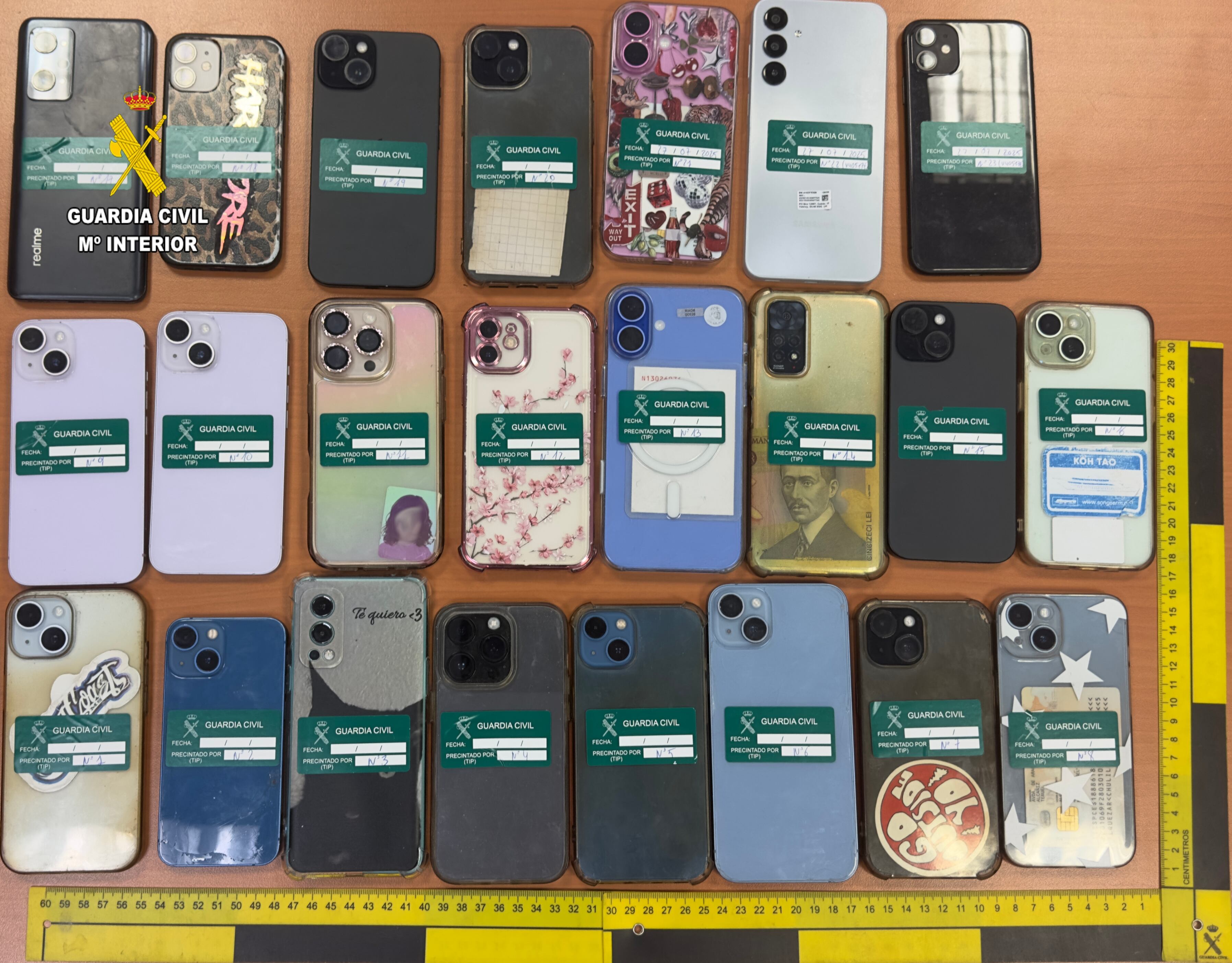 Móviles recuperados por la Guardia Civil en el Monegros Desert Festival