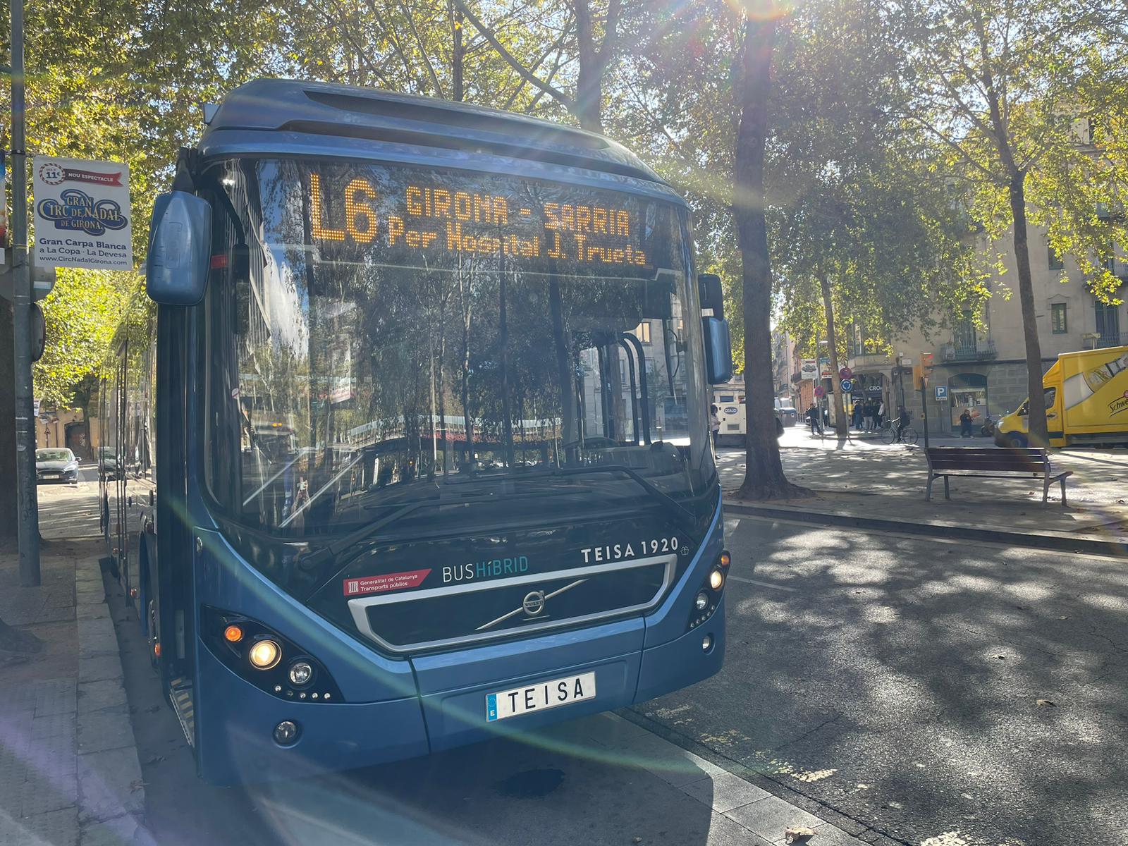 Un autobús que cobreix la línia L6, aquest matí a l&#039;Avinguda Ramon Folch