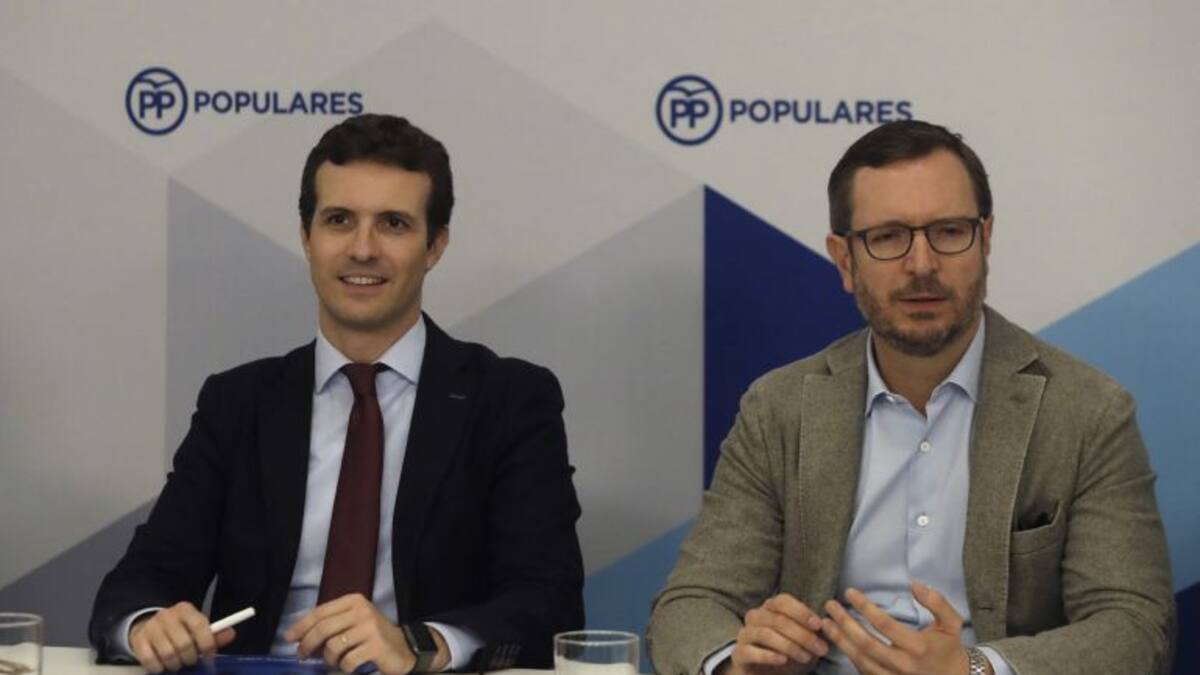 'El Mundo' dice que Casado aprobó media carrera de Derecho en un año