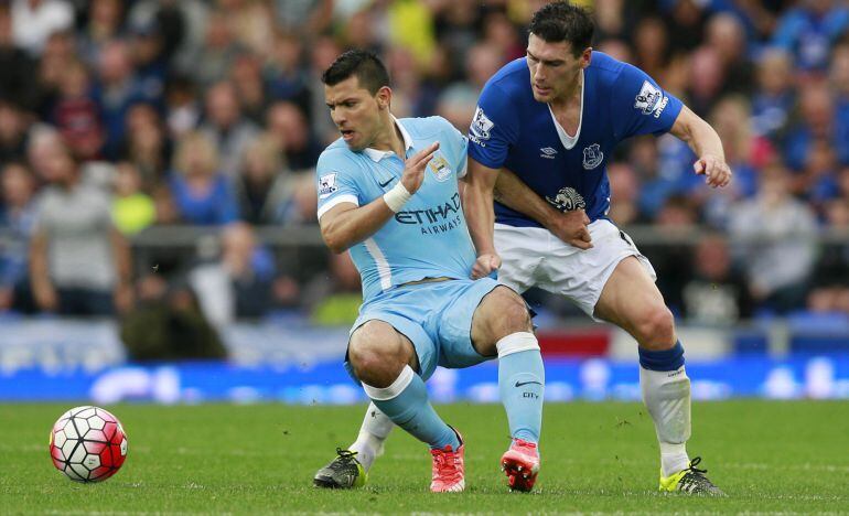 El Kun Agüero, en acción durante el Everton - Manchester City.