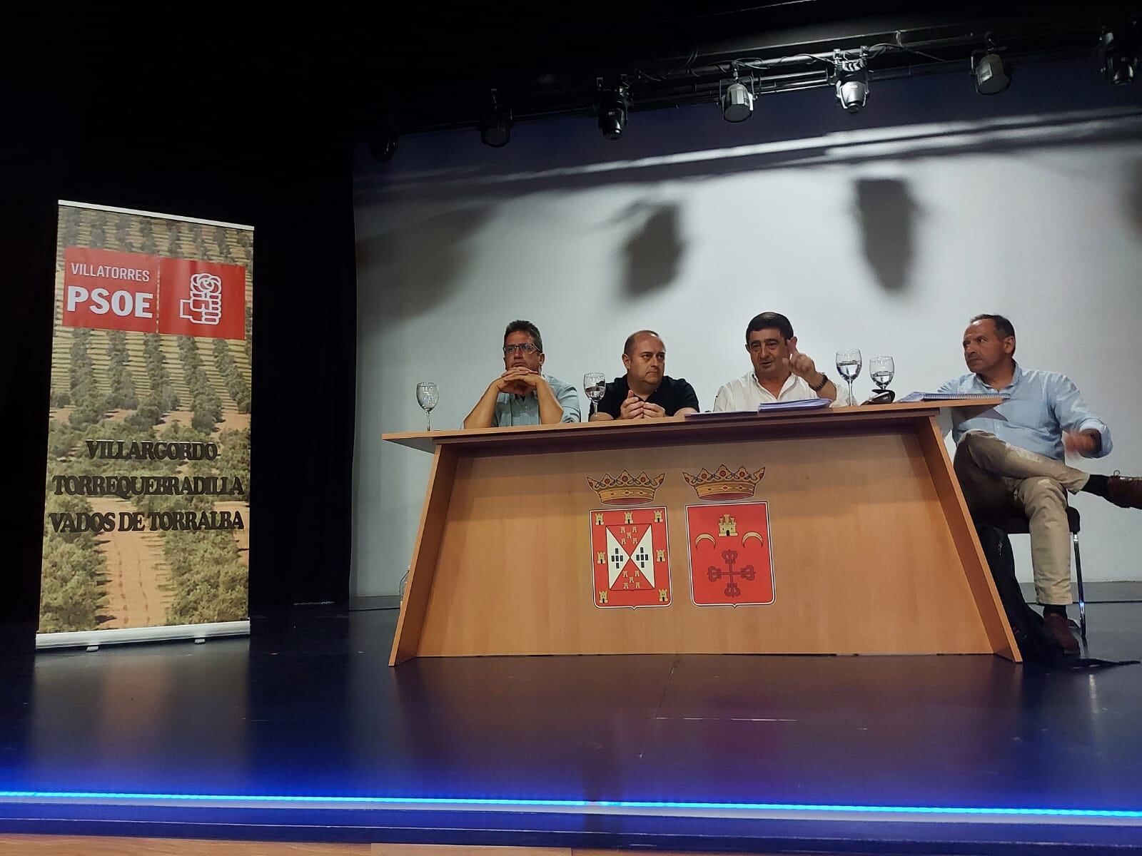 El secretario general del PSOE de Jaén, Francisco Reyes (tercero por la izquierda), durante el comité comarcal en Villatorres