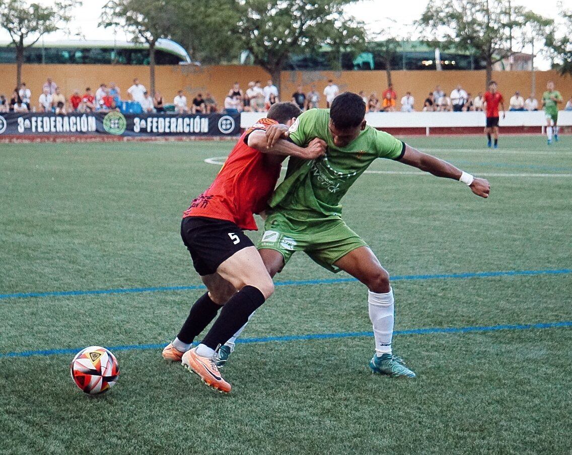 Imatge del partit entre el Jove Español i l'Atzeneta UE