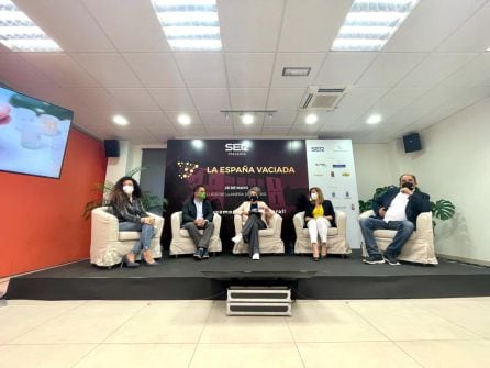 Mesa redonda &#039;No hay motivos para el pesimismo: 300 mensajes contra la despoblación&#039;.