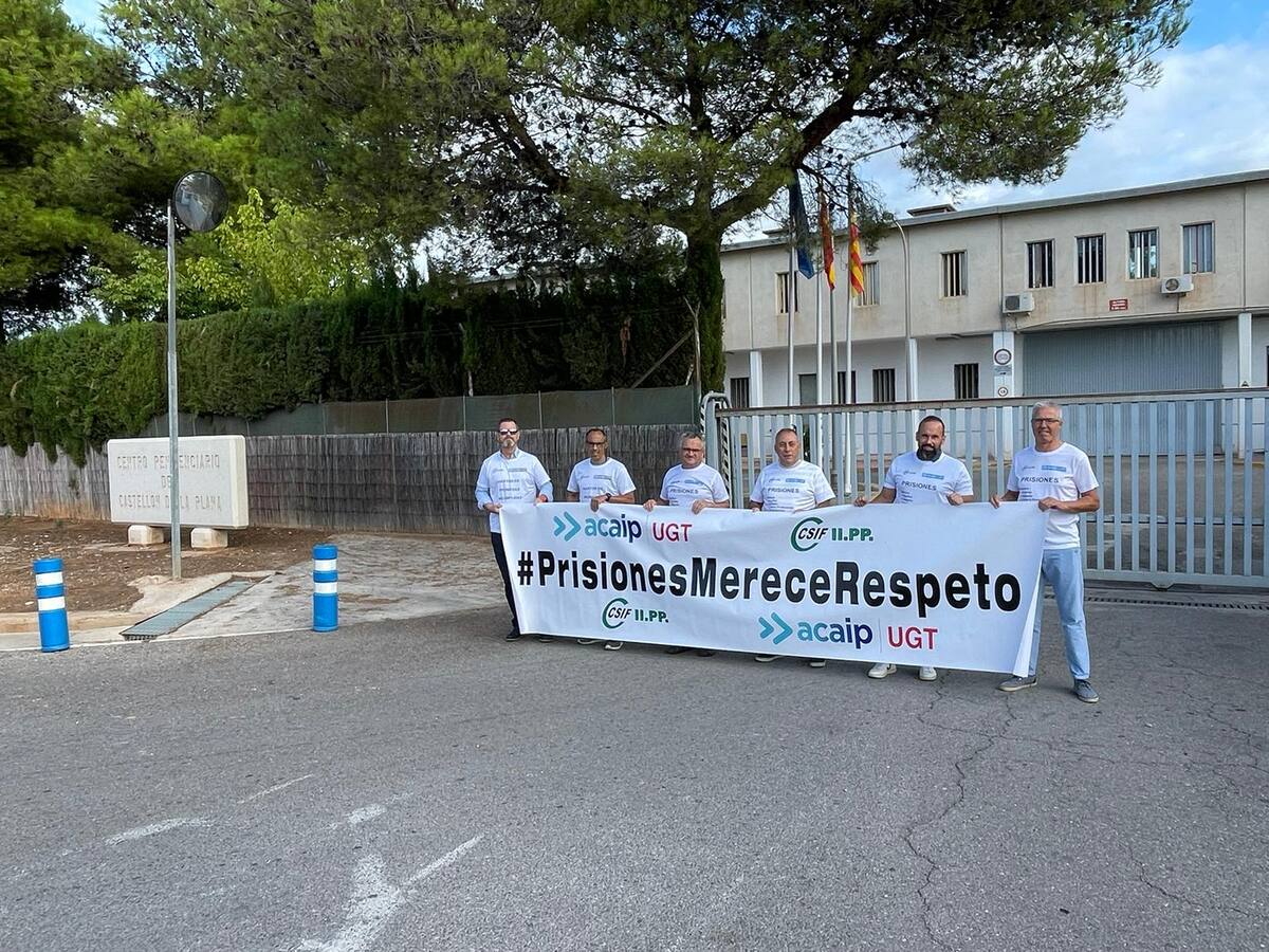Los sindicatos de prisiones protestan "hartos de promesas incumplidas" por parte de la administración