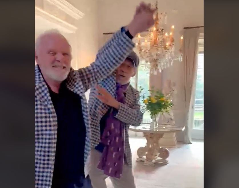 Anthony Hopkins y Ian McKellen bailando juntos en TikTok