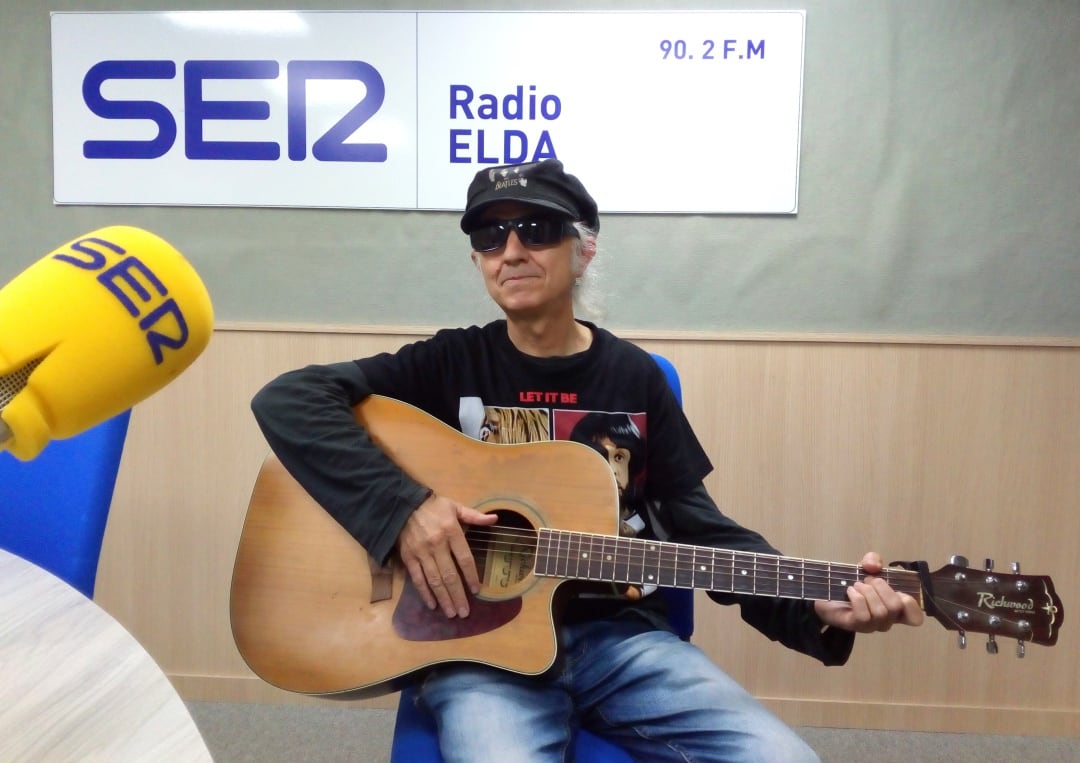 Lenon, en el estudio de Radio Elda SER