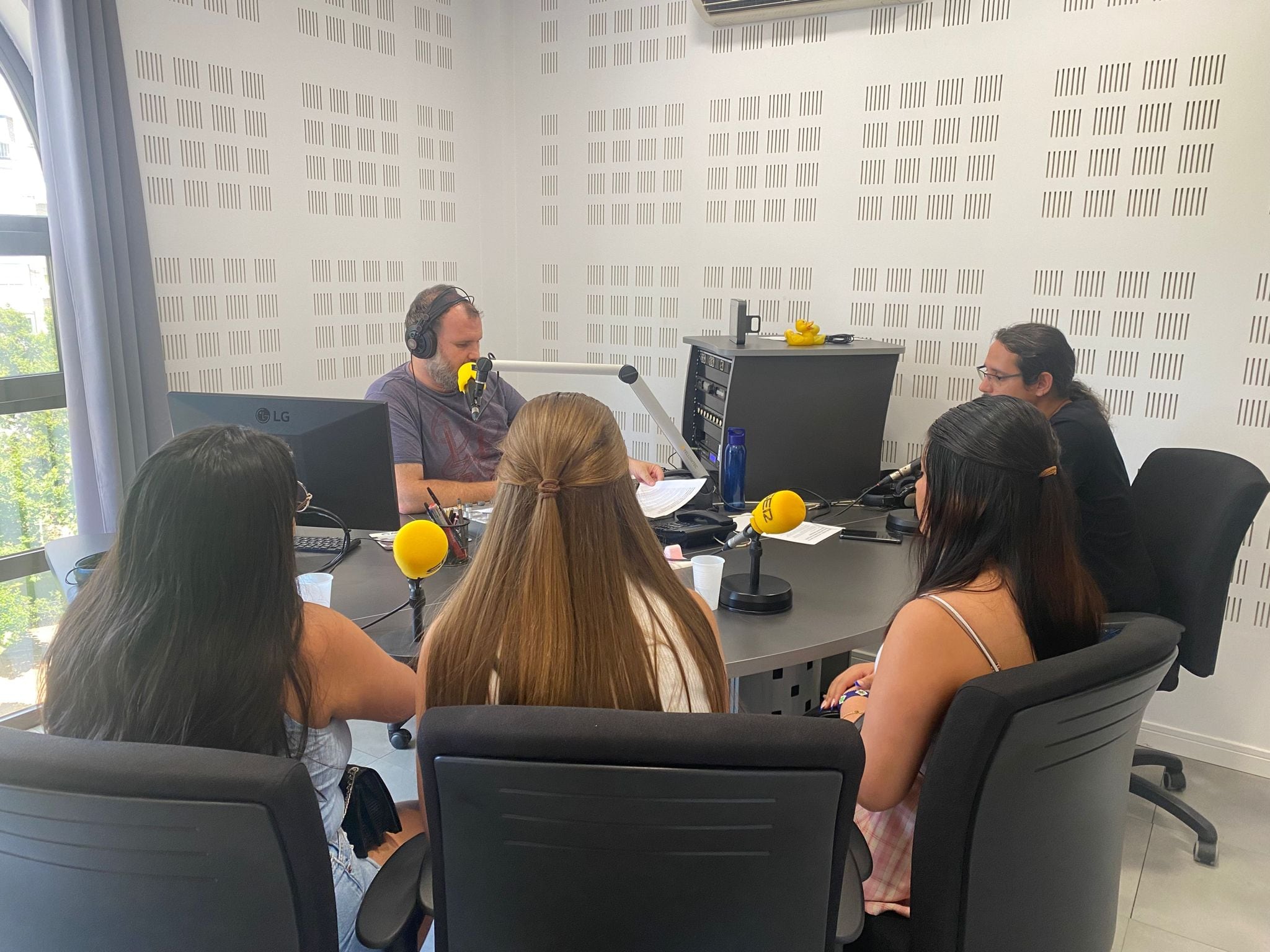 Adriana, Khrystyna y Yanine, ciudadanas de la CEMU en Leganés, han explicado cómo será el 53 aniversario de la entidad