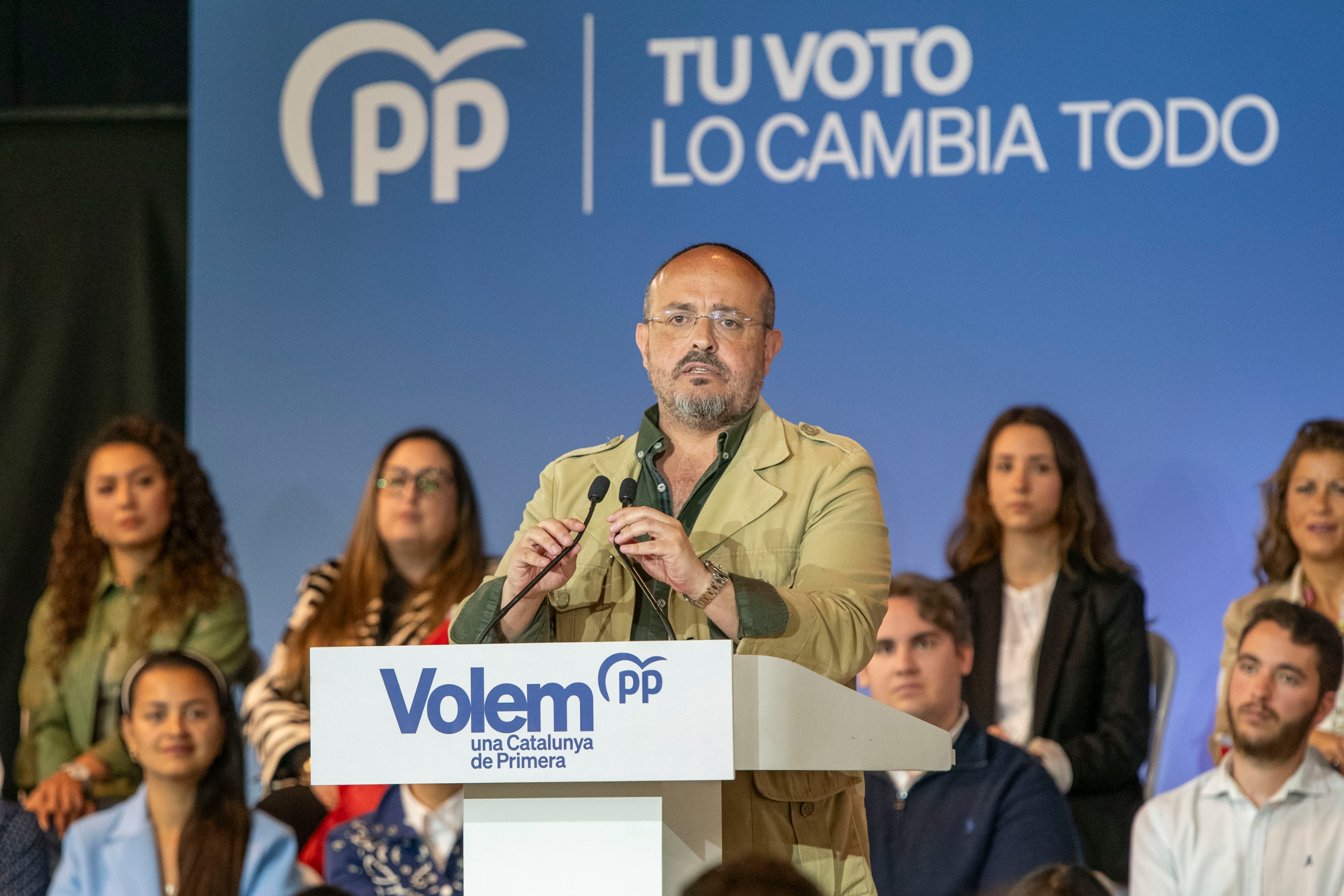 El candidato del Partido Popular catalán, Alejandro Fernández, en un acto en Lleida (EFE)