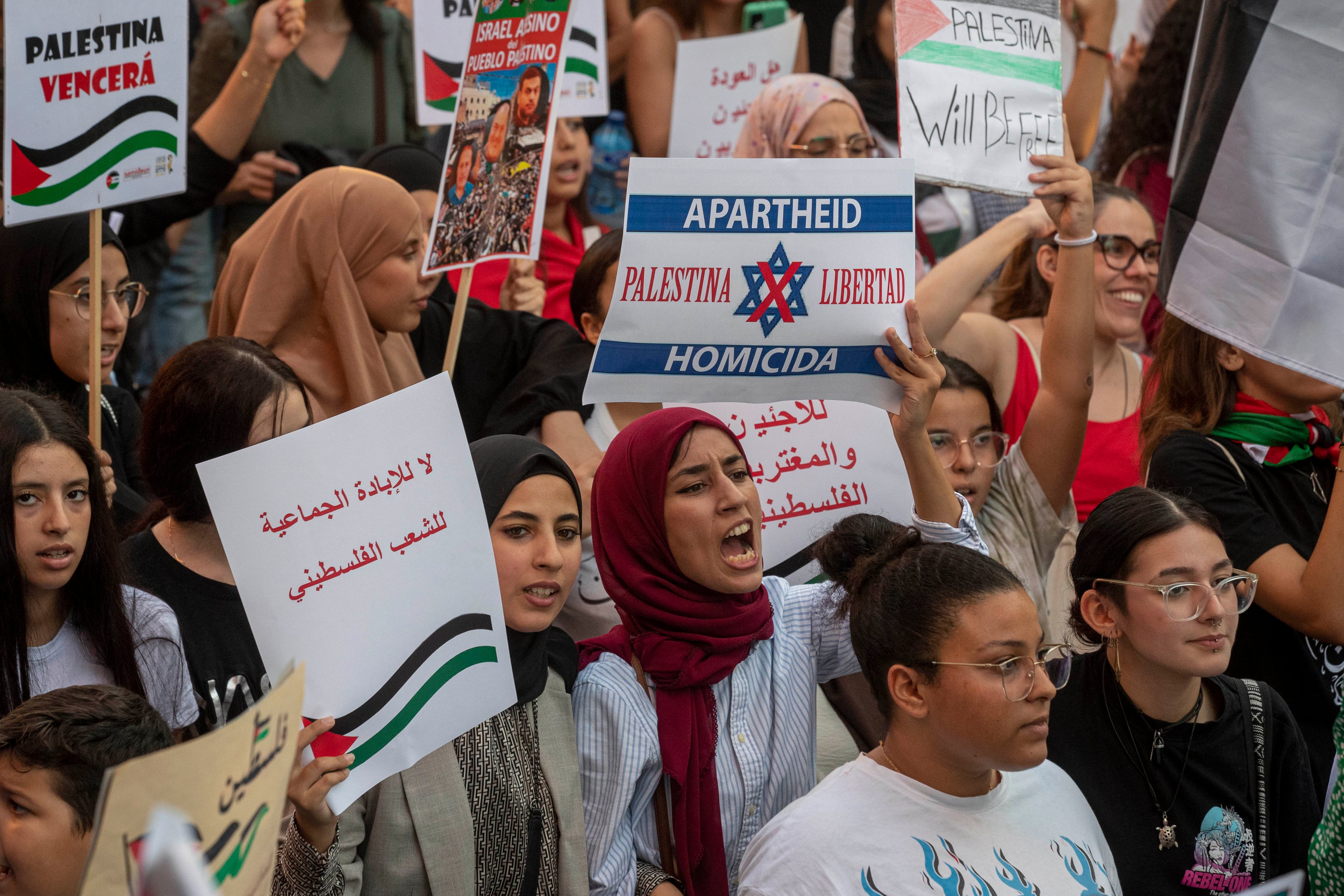 Varios cientos de personas se han manifestado por las calles de Murcia en apoyo del pueblo palestino. EFE/MARCIAL GUILLÉN