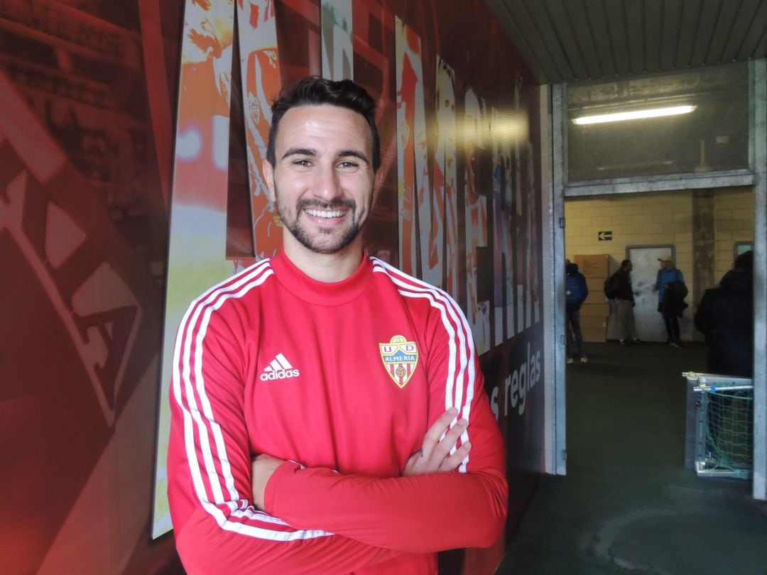 Juan Muñoz en el túnel de vestuarios del Estadio.