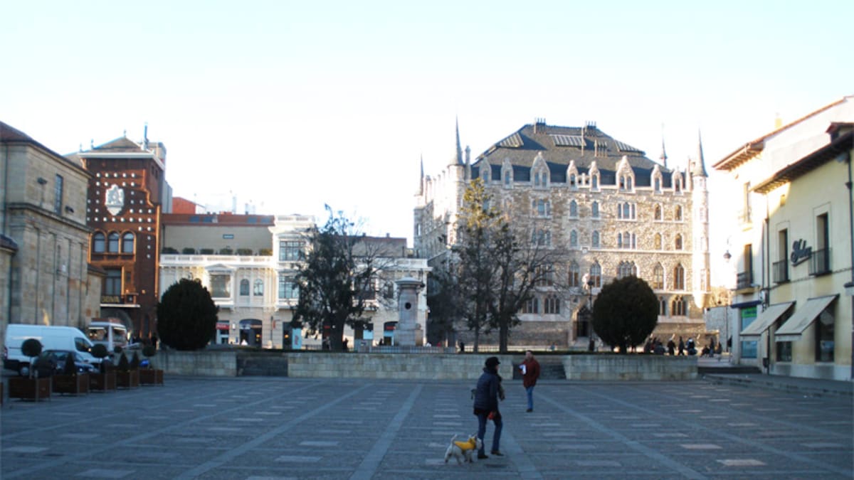 León contratará por dos años la administración del aparcamiento de San Marcelo hasta que una empresa mixta pueda hacerse con su gestión