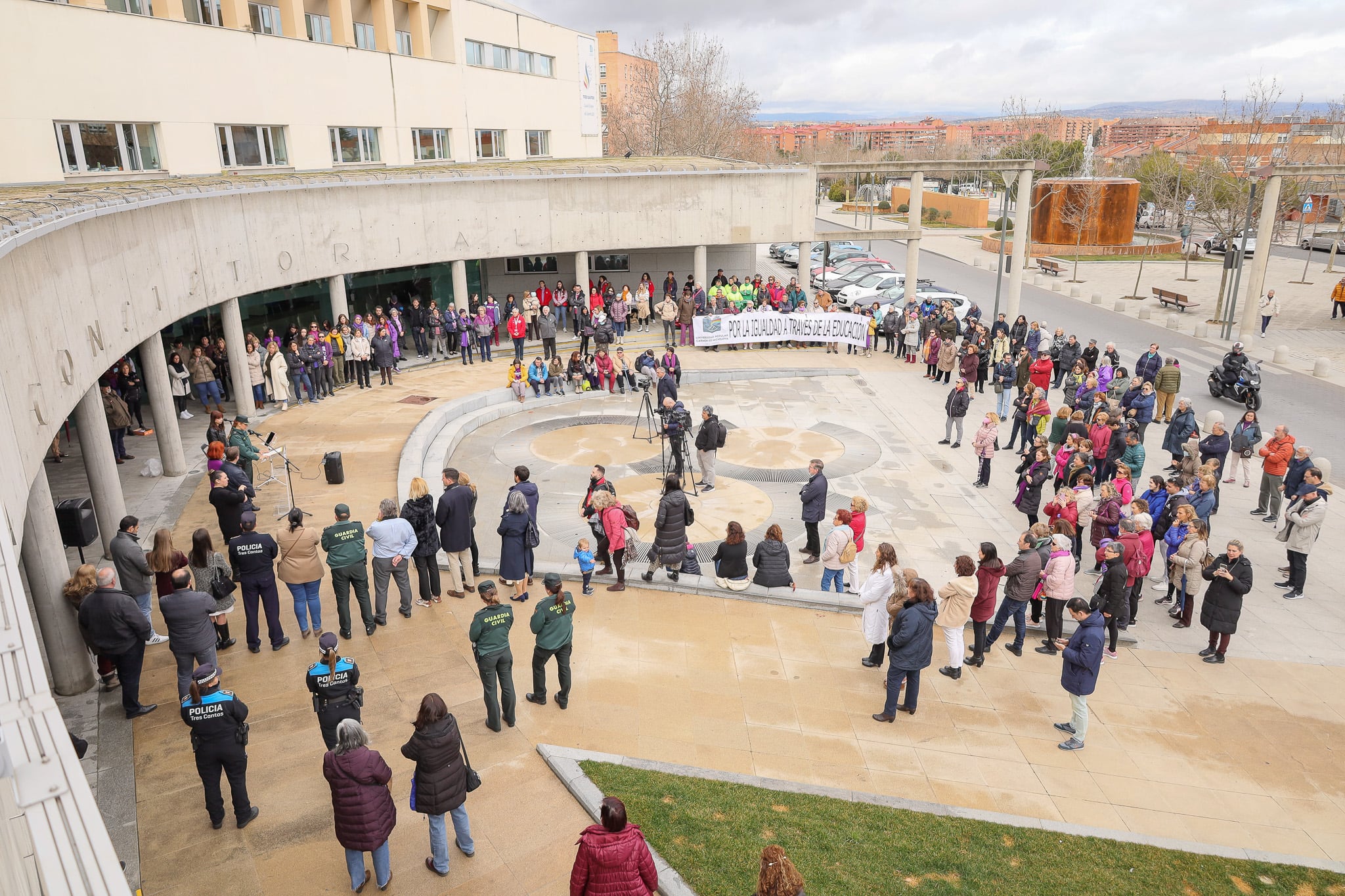 Concentración en Tres Cantos con motivo del Día Internacional de la Mujer