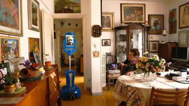 El robot europeo Robin asiste a una mujer italiana de 94 años en su propia casa