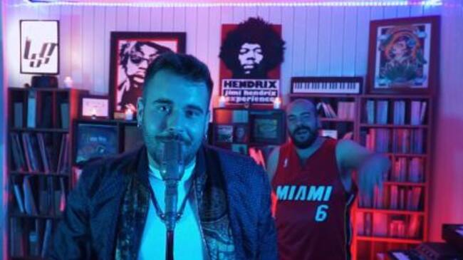 Momentos del videoclip de "Nunca pasa nada".