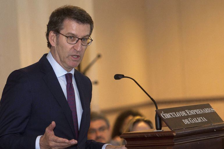 El presidente de la Xunta de Galicia, Alberto Núñez Feijoo, durante su intervención en un almuerzo-coloquio con socios del Círculo de Empresarios de Galicia, que ha protagonizado hoy en Vigo