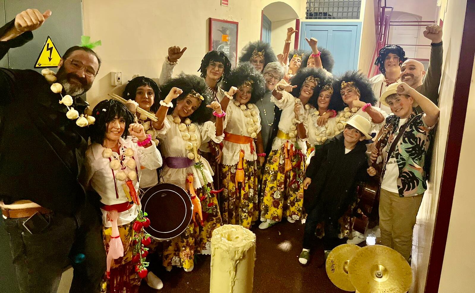 La chirigota Las Santitas gana el Dedal Mágico al mejor tipo de la cantera