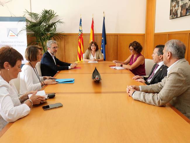 Imagen de archivo de una reunión de las universidades públicas valencianas con los consellers de Hacienda y de Universidades