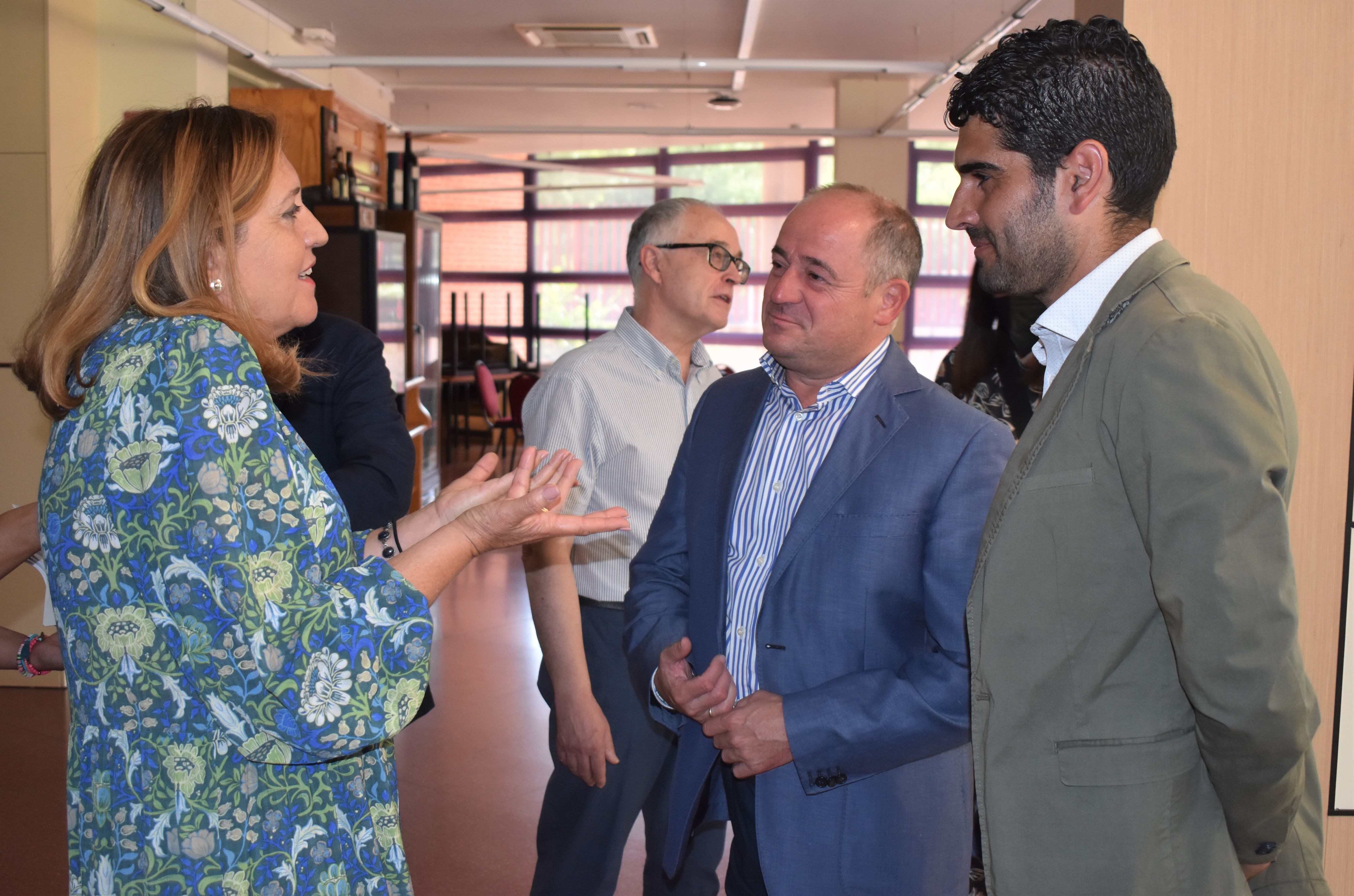Emilio Sáez ha visitado esta mañana, junto a la consejera de Educación, Rosa Ana Rodríguez, y el concejal de Educación, José González, el IES Universidad Laboral