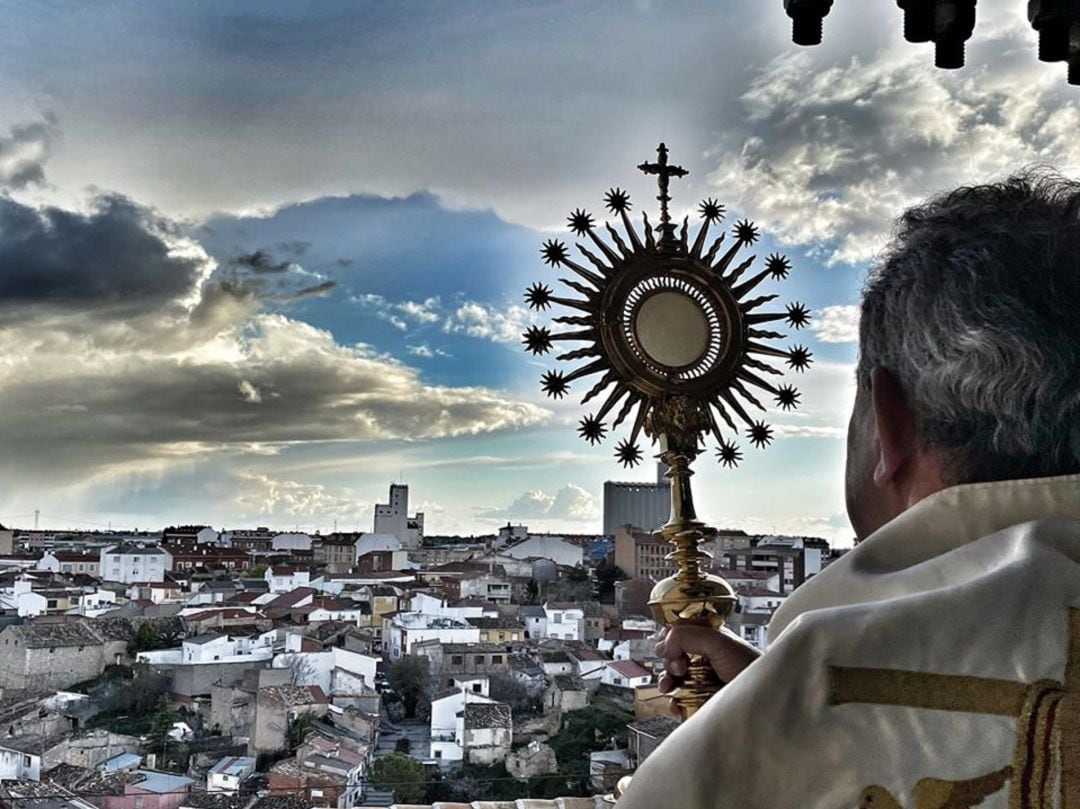 Bendición desde el campanario