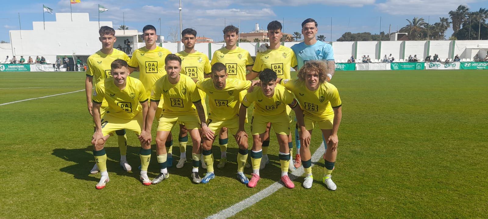 El once del filial del Almería en Torremolinos.
