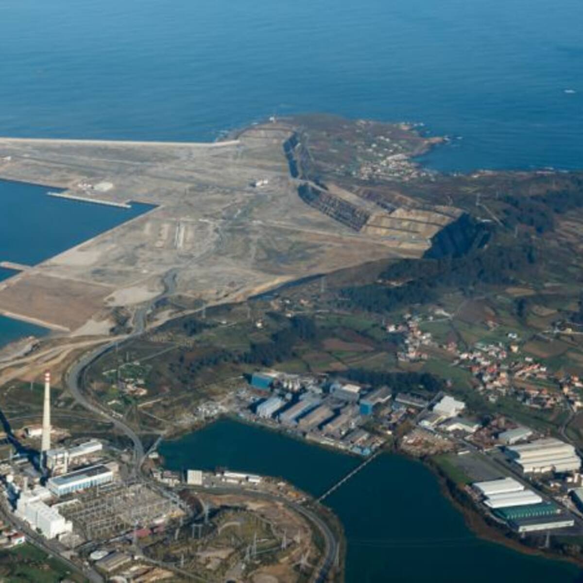 El Puerto de A Coruña presenta a la sociedad civil el proyecto del tren a Punta Langosteira
