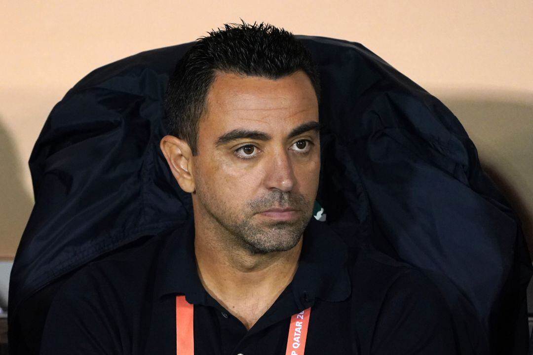 Xavi Hernández, en el banquillo durante un partido del Al-Sadd. 