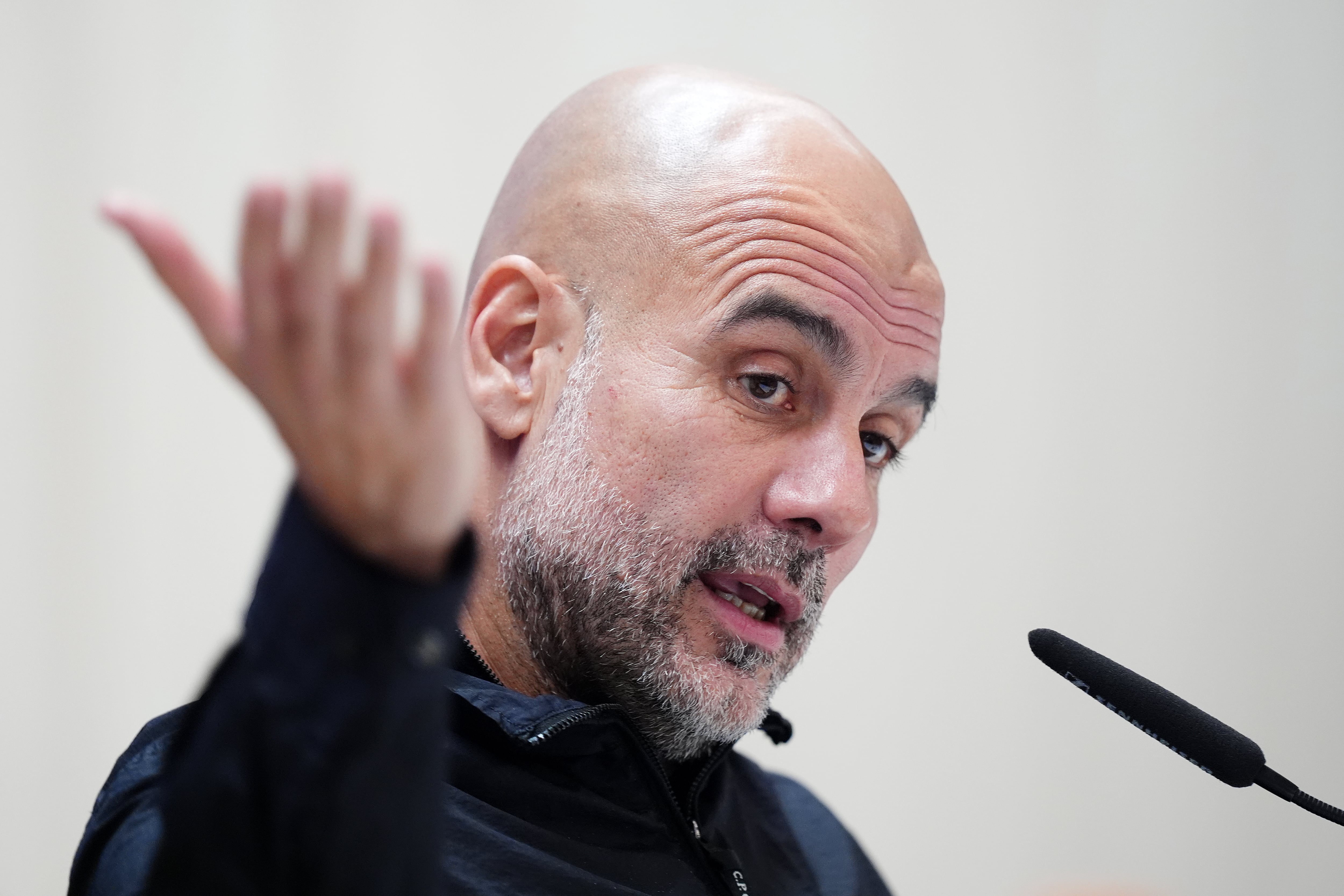 Imagen de archivo de Pep Guardiola, entrenador del Manchester City, en rueda de prensa