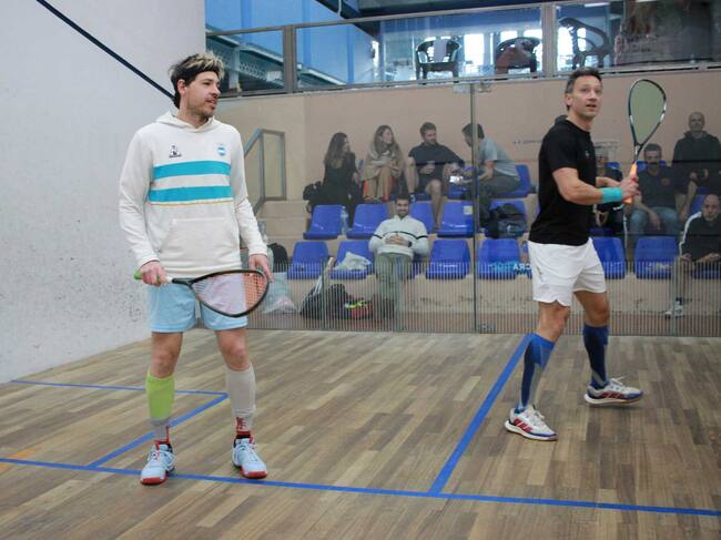 Robertino Pezzota y Guillermo Pedernera, en el calentamiento previo antes de la disputa de la final de primera categoría