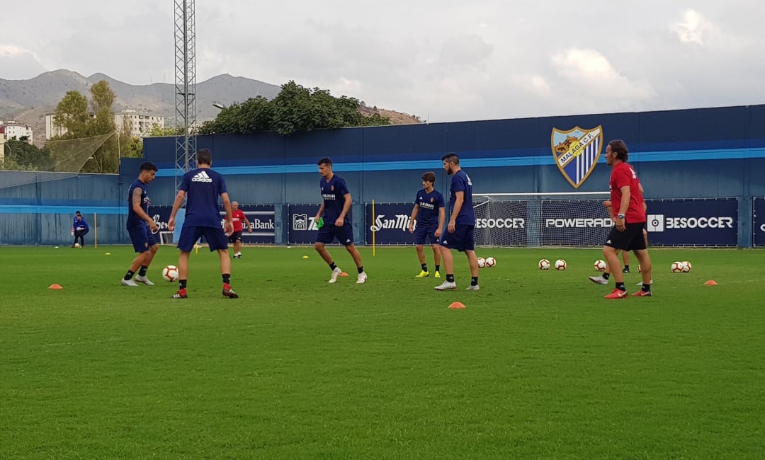 Un momento del entrenamiento que el Real Zaragoza ha llevado a cabo esta mañana en Málaga