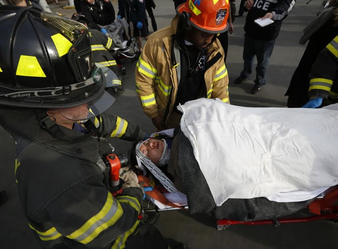 Una mujer herida tras el choque de un transbordador contra un muelle en Nueva York