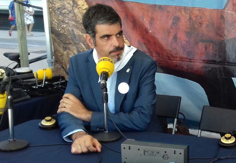 El alcalde de San Sebastián, Eneko Goia, en el set de Radio San Sebastián.