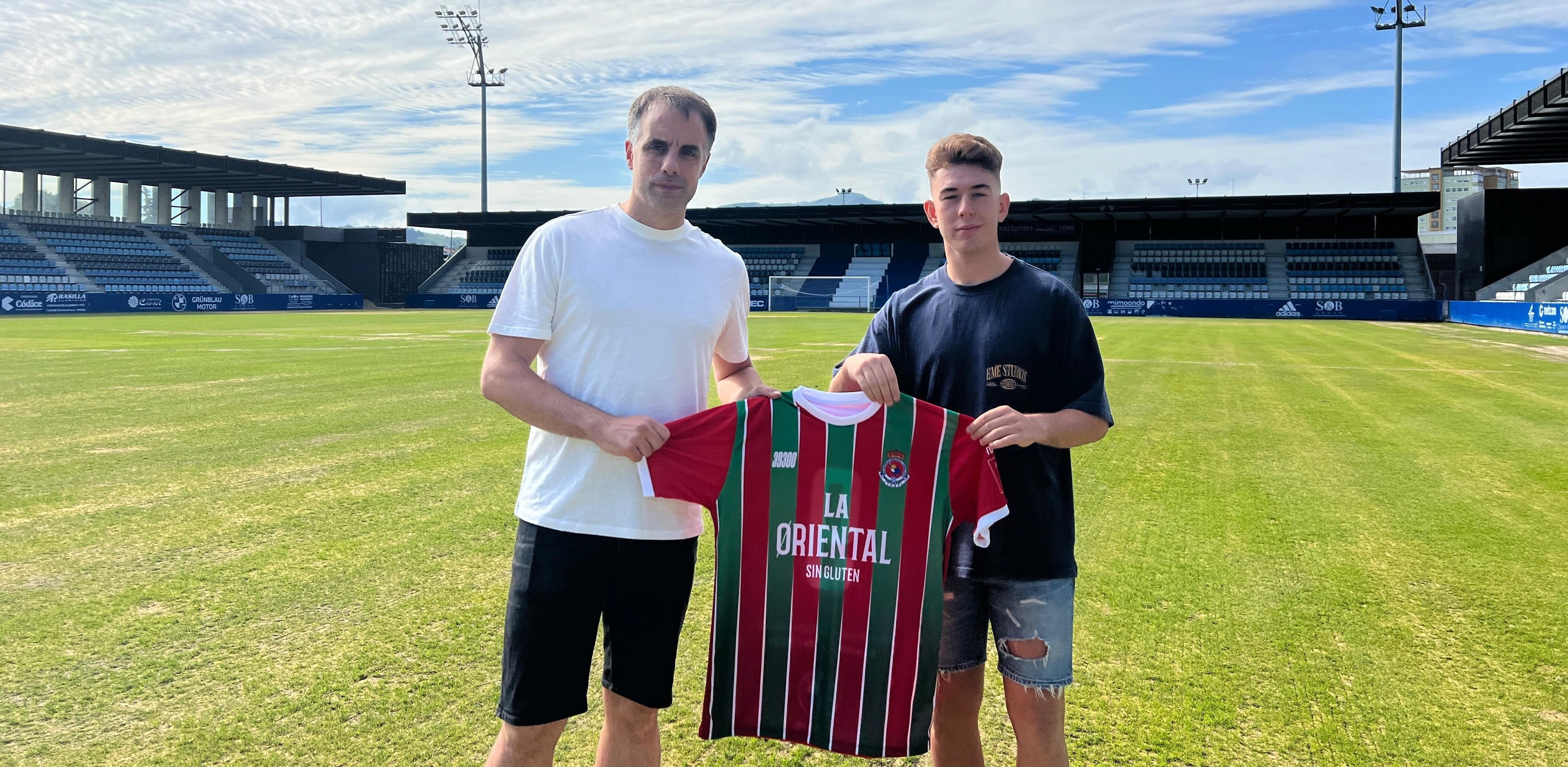 Diego Campo y Siro del Barrio, en su presentación como nuevo jugador de la Gimnástica de Torrelavega.