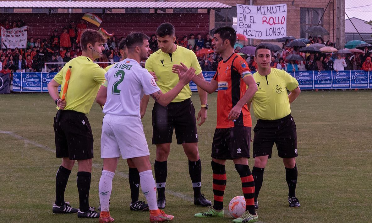 Javier Ubico y sus asistentes en el partido FC La Calzada - Racing Club Villalbés