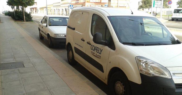 Vehículo de Cofely estacionado en una calle de la ciudad en 2014