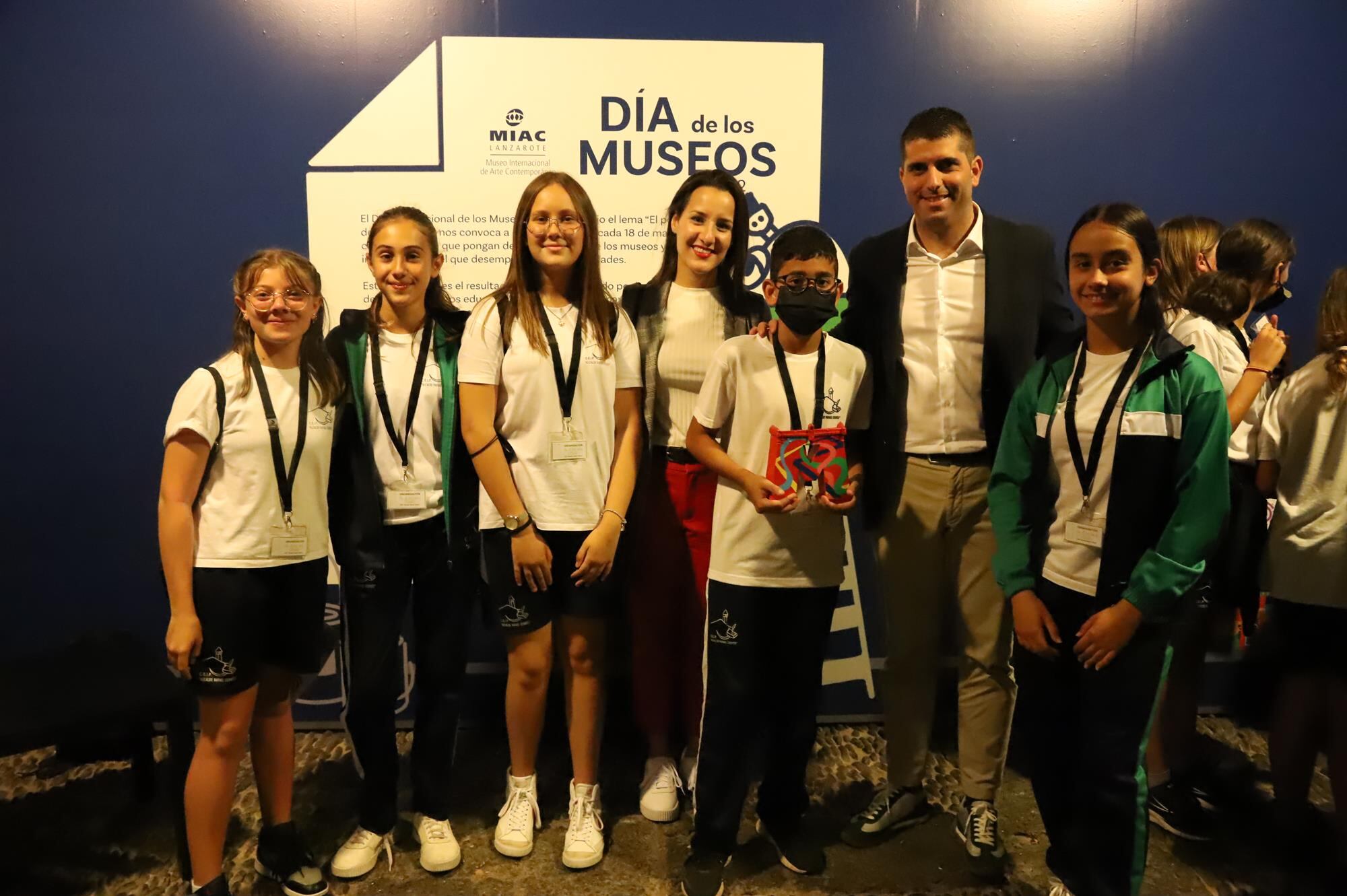 Los ganadores, con el consejero de los CACT, Benjamín Perdomo.