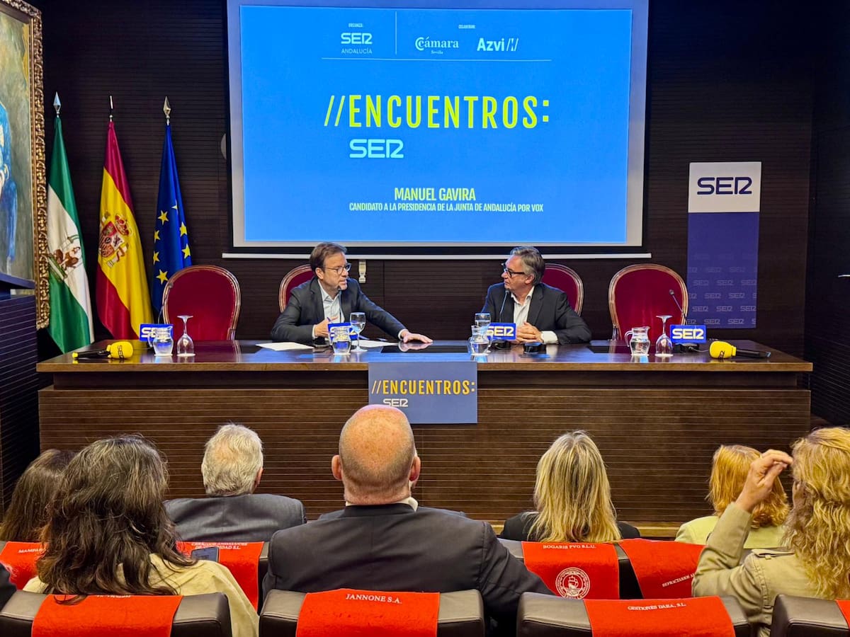 En las vísperas del inicio de la campaña electoral, el candidato de Vox a la presidencia de la Junta de Andalucía, participa en el Encuentro SER celebrado en el salón de actos de la Cámara de Comercio de Sevilla