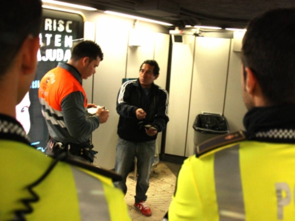 La Urbana ha multat mil usuaris incívics del metro en horari nocturn